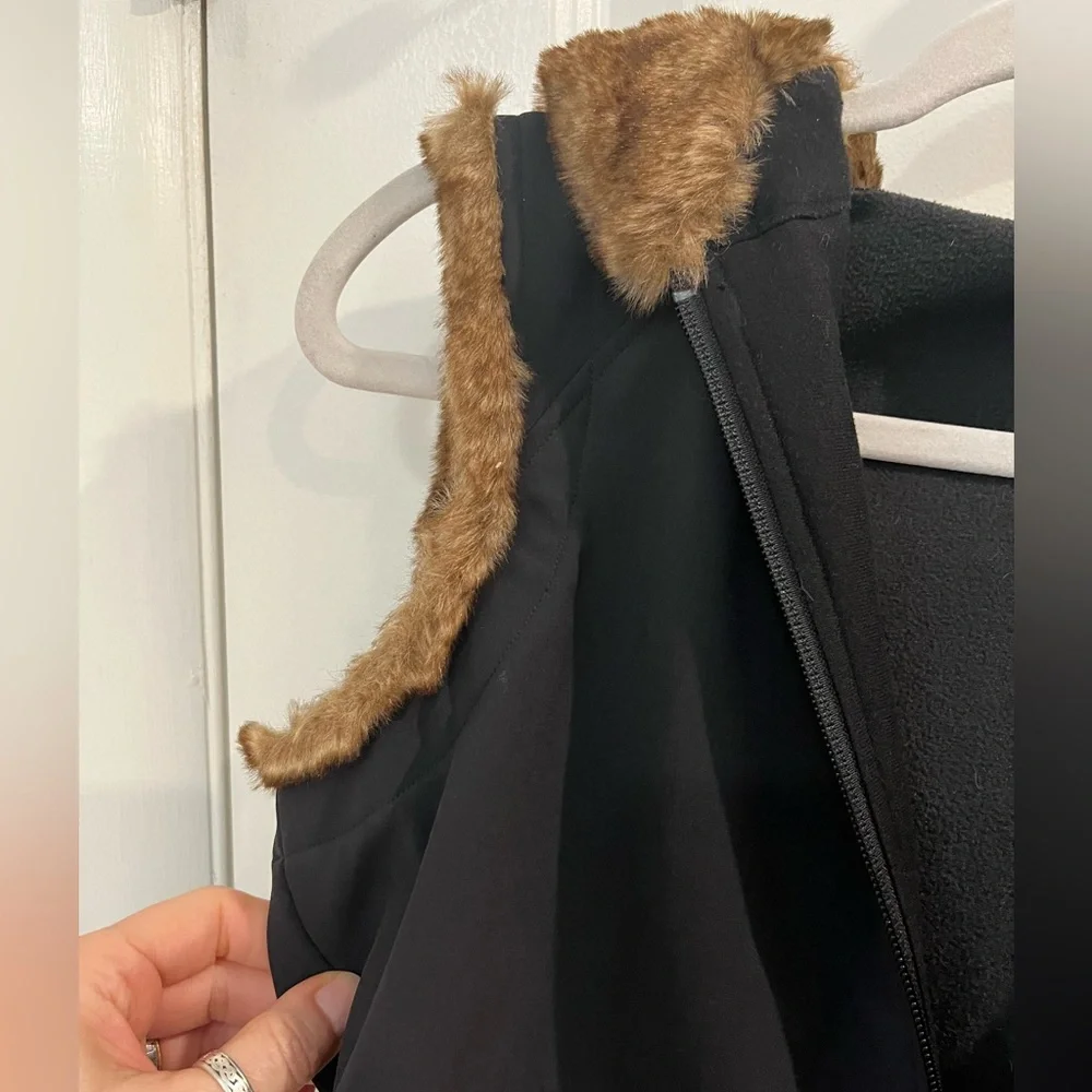 Marmot Furlong Soft shell Faux Fur Trimmed Hooded Vest Sz S Black Fleece Lined - Picture 8 of 14
